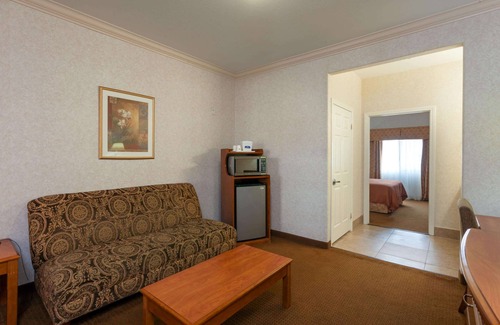 El Rancho Hotel | Howard Johnson Hotel & Suites by Wyndham Pico Rivera