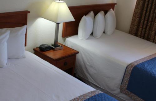 Lincoln Acres Hotel | Howard Johnson Suites by Wyndham San Diego Chula Vista BayFront