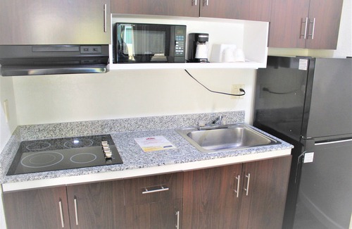 Lincoln Acres Hotel | Howard Johnson Suites by Wyndham San Diego Chula Vista/BayFt