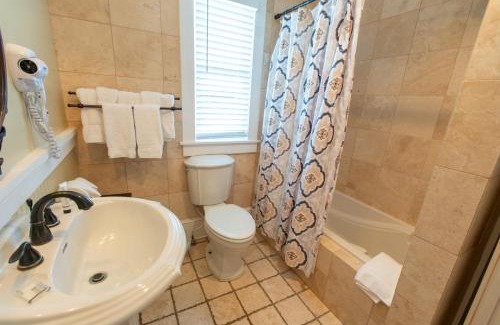 White Sulphur Springs Apartamento | Howard's Creek Inn