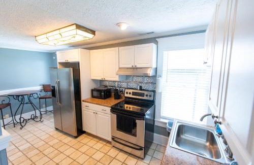 White Sulphur Springs Apartamento | Howard's Creek Inn