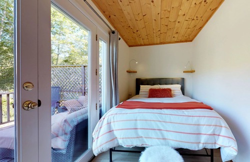 Duncans Mills Casa | Esta casa es tranquila en el río y recientemente remodelada.