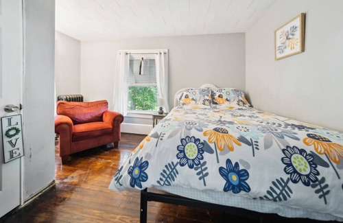Akron Casa | Howard UP · Pura Vida II, 4 bedroom condo, Up