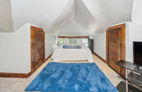 Akron Casa | Howard UP · Pura Vida II, 4 bedroom condo, Up