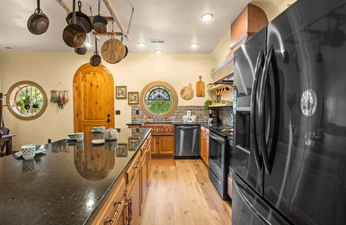 Kodak Cabaña | Howards Hollow! Earth Home at The Forgotten Forest!