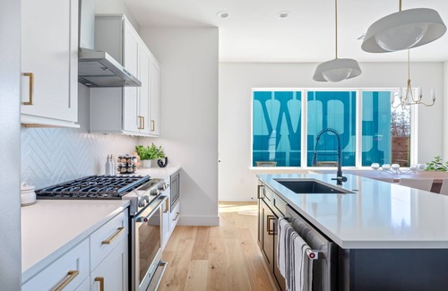 Rosewood Casa | Howdy House - Pool - Grill - Downtown Views - Walkable Coffee Shops