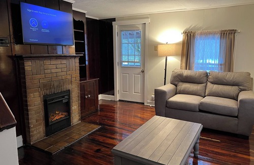 Logan Otro | Howdy's Haven-Peaceful getaway in the Hocking Hills. 23 shared acres with host.