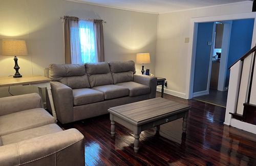 Logan Otro | Howdy's Haven-Peaceful getaway in the Hocking Hills. 23 shared acres with host.