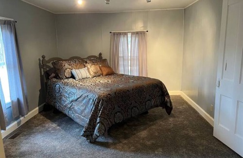 Logan Otro | Howdy's Haven-Peaceful getaway in the Hocking Hills. 23 shared acres with host.