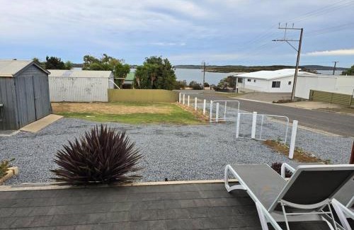 Lake Wangary Casa | Howsthaserenitee - 3BR house with bay views