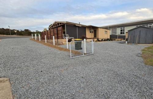 Lake Wangary Casa | Howsthaserenitee - 3BR house with bay views