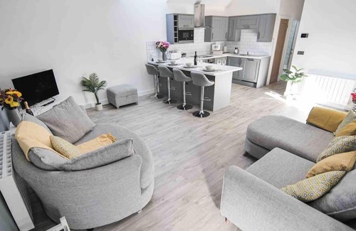 York Casa | Hoxne Cottages - Poppy Cottage with private hot tub