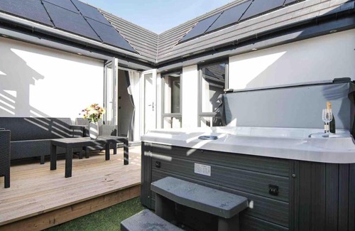 York Casa | Hoxne Cottages - Poppy Cottage with private hot tub