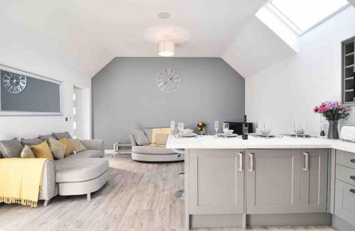 York Casa | Hoxne Cottages - Poppy Cottage with private hot tub