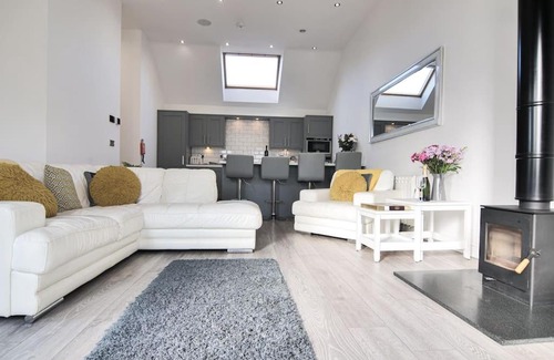York Casa | Hoxne Cottages - Sunflower Cottage with private hot tub