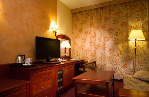 Srodmiescie Hotel | HP Park Plaza