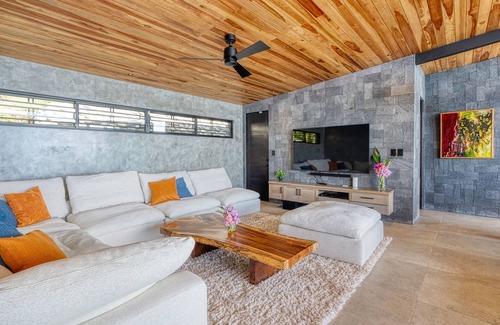 Uvita Casa | HR6 New Villa Incredible Ocean and Jungle Views + Security