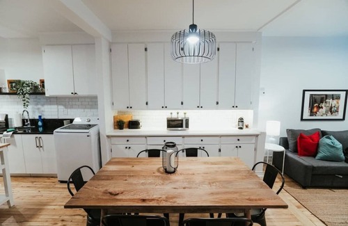 Verdun Apartamento | HRésidence Cozy 3 Bedroom: The Heart of Wellington