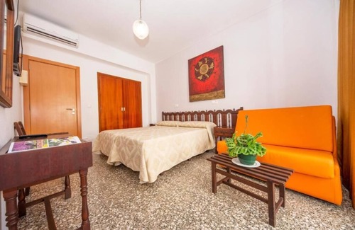 Santa Eulalia del Río Hotel | HST-STASEU-DB Double Room (3 Guests) - Central Holiday Rooms and Apartment 5 min to the beach