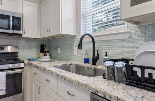 Westbury Casa | HTown Escape Big Pool Pet-friendly Sleeps 12 4TVs Grill