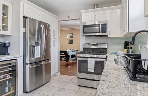 Westbury Casa | HTown Escape Big Pool Pet-friendly Sleeps 12 4TVs Grill