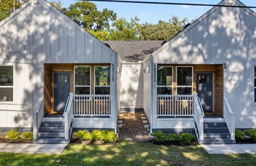 Northside Casa | HTX Cityscape I Sleeps 24 Fully Stocked Parking 8