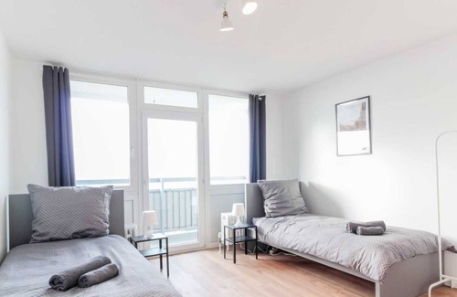 Hanau Apartamento | Hu08 Schickes Apartment mit Balkon in Hanau, 72qm, 3 Schlafzimmer, Max. 5 Personen
