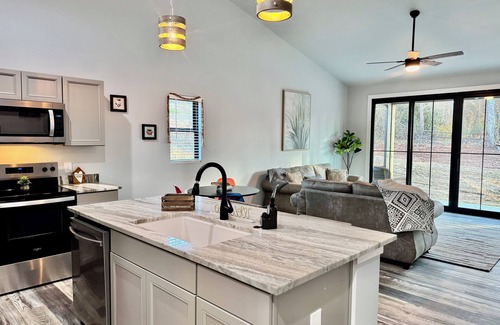 Moore Casa | Hub City Haven-New 3 BR/2 BA Home, Pet Friendly in Moore near outdoor activities