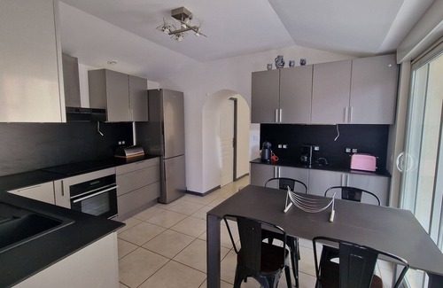 Magalas Apartamento | Hub for sightseeing, cultural activities and beach, courtyard, private and quiet