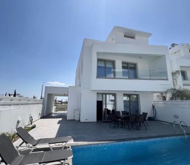 Livadia Villa | Hubstay - Seaview Villa Oriana in Larnaca, 10 min Walk to the Beach