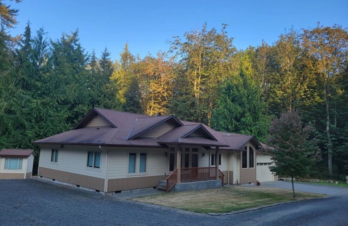 Sequim Casa | Huckleberry Hideaway | Whole Family Getaway