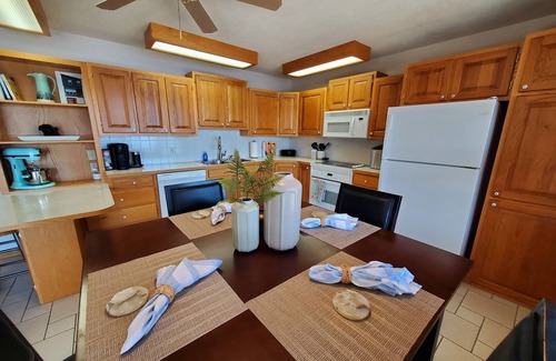 Lost Bridge Village Casa | Huckleberry Shores-Lakefront & Lakeview Home-Near Boat Launch-Swimming Pool.
