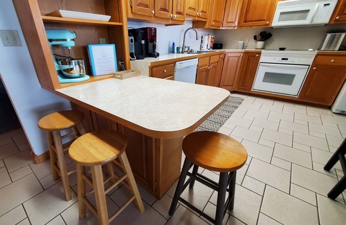 Lost Bridge Village Casa | Huckleberry Shores-Lakefront & Lakeview Home-Near Boat Launch-Swimming Pool.