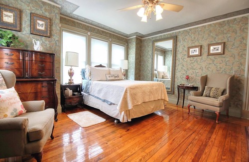Toms River Cama Y Desayuno | Huddy House Bed & Breakfast offers a charming escape to an era gone by