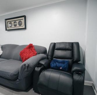 North Bergen Apartamento | Hudson Hideaway - 3BR NYC Access