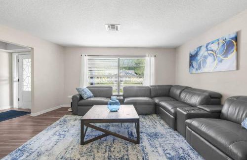 Windsor Mill Casa | Hudson retreat, 3 Bedroom Pool Home!