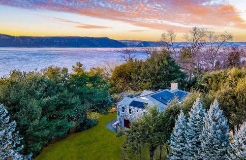 Briarcliff Manor Casa | Hudson River Views Briarcliff Manor Home with Deck
