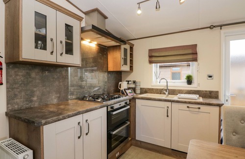 Yealand Conyers Cabaña | HUDSON'S HIDEAWAY, pet friendly in South Lakeland Leisure Village
