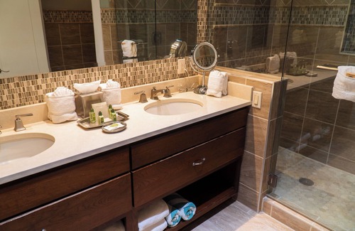 Jackson Hole Hotel | Huff House Inn
