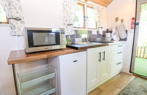 East Dereham Cabaña | HUGATREE, romantic, character holiday cottage in Litcham