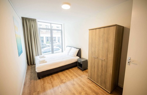Kop van Zuid Apartamento | Huge 1 bedroom serviced apartment 56m2 -PRH10H-