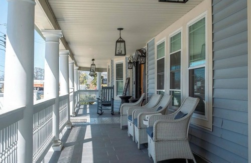Woodruff Casa | Huge 14 guest Victorian home in fabulous Spartanburg SC with luxury fixtures.