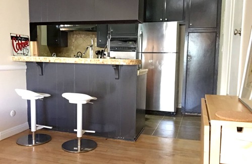 Sherman Oaks Apartamento | Huge 1600sf, 2 BR 2 Story Penthouse In Prime Sherman Oaks Pets OK!