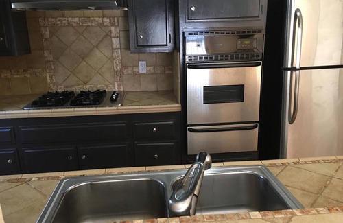 Sherman Oaks Apartamento | Huge 1600sf, 2 BR 2 Story Penthouse In Prime Sherman Oaks Pets OK!