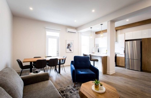Mile End Apartamento | Huge 2 Bdr with Balcony in Mile End by Denstays