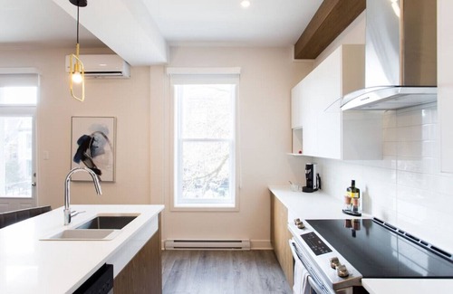 Mile End Apartamento | Huge 2 Bdr with Balcony in Mile End by Denstays