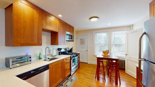 North Cambridge Casa | Huge 2 Bed, 2 Baths, Harvard, Porter Davis Sq