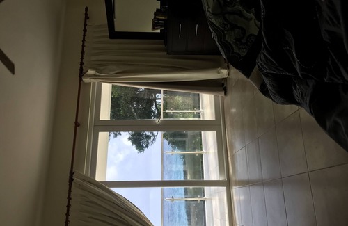 Playa Chiquita Condominio | enorme 3 dormitorios con vistas al mar