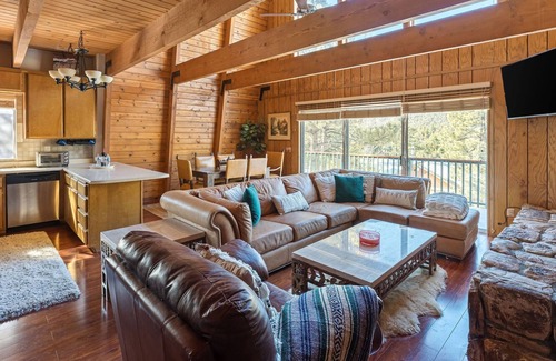 Whispering Forest Cabina | HUGE 3-story modified A-frame w/deck, forest views, hot tub, 10 mins from slopes