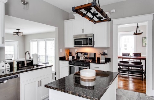 Beechmont Casa | Huge! *3br / 3.5ba* Great for groups!